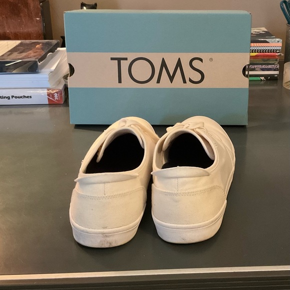 Toms - Picture 3 of 3